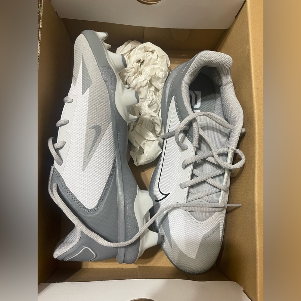 Boys size 7 Nike baseball cleats